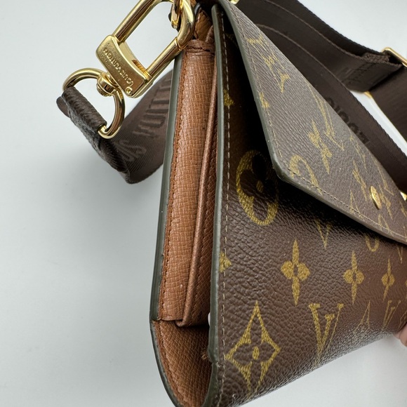 Authentic International Wallet - Picture 9 of 11